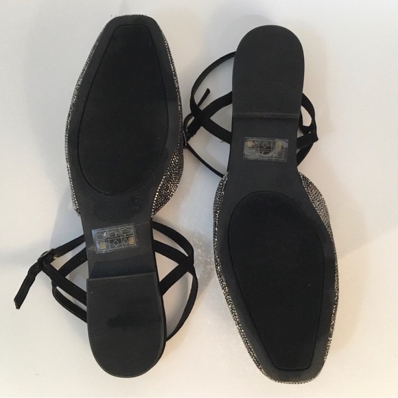 Journee Collection ‘Nysha’ Sandal Flats - Picture 10 of 14